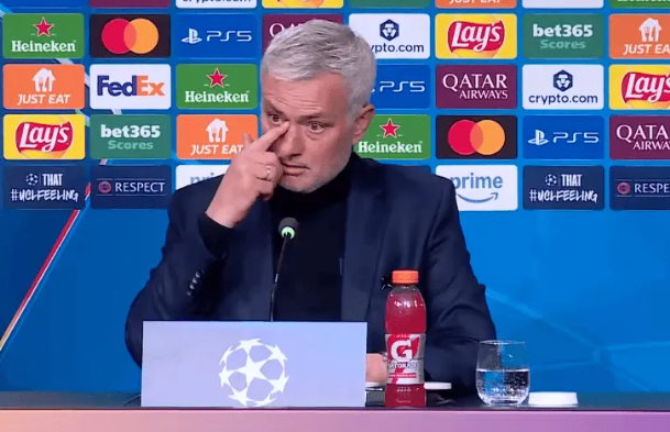 不装了，穆帅突爆争议发言！本菲卡很意外，球迷：又开始甩锅了|何塞·穆里尼奥|本菲卡足球俱乐部|穆里尼奥|尤文图斯|国际米兰_新浪体育_新浪新闻