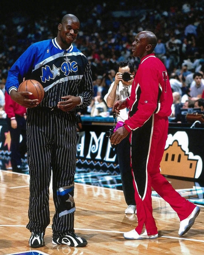 PG模拟器-公牛队九十年代出场服将推出复刻版|芝加哥公牛队|迈克尔·乔丹|nba_新浪新闻