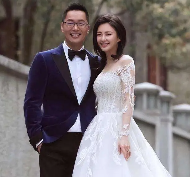 PG电子-2016年，张雨绮和相识70天的富商袁巴元闪婚，火速生下一对龙凤胎